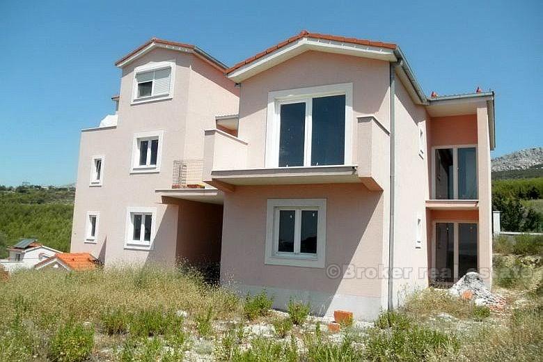 Casa su 4 piani, in vendita