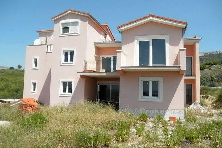 Casa su 4 piani, in vendita