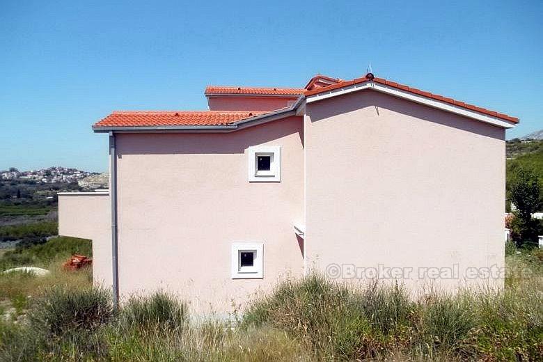 Casa su 4 piani, in vendita