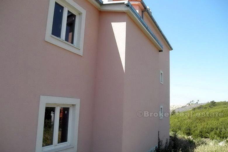 Casa su 4 piani, in vendita