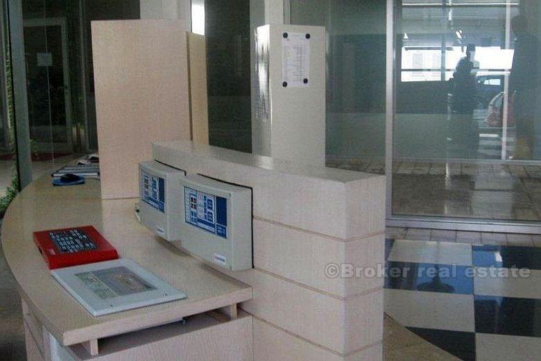 Bel appartement de deux chambres, à vendre