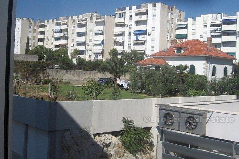 Bel appartement de deux chambres, à vendre