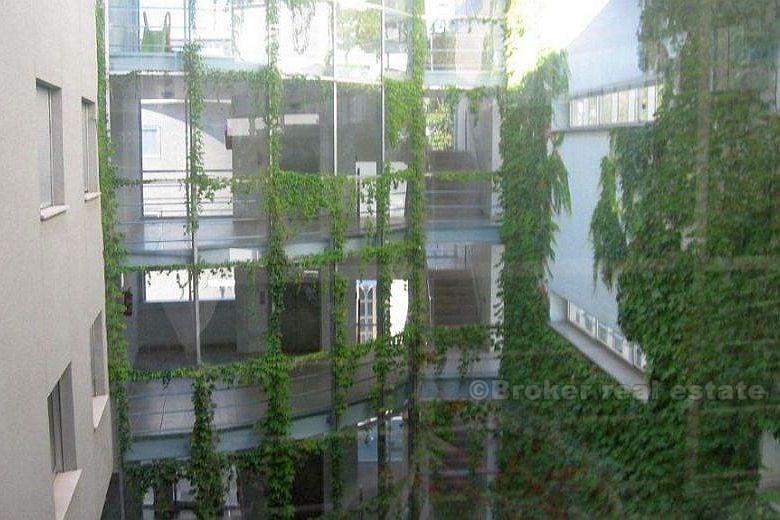Bel appartement de deux chambres, à vendre