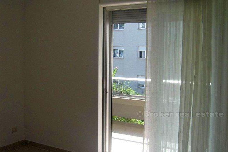 Bel appartement de deux chambres, à vendre