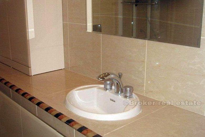 Красивая трехкомнатная квартира, на продажу