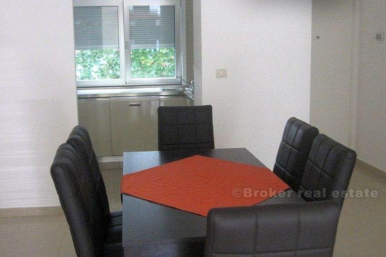 Красивая трехкомнатная квартира, на продажу