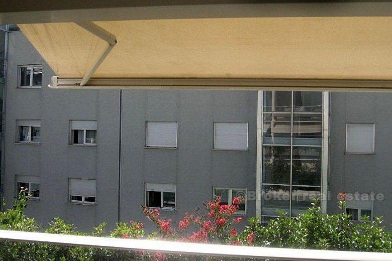 Красивая трехкомнатная квартира, на продажу