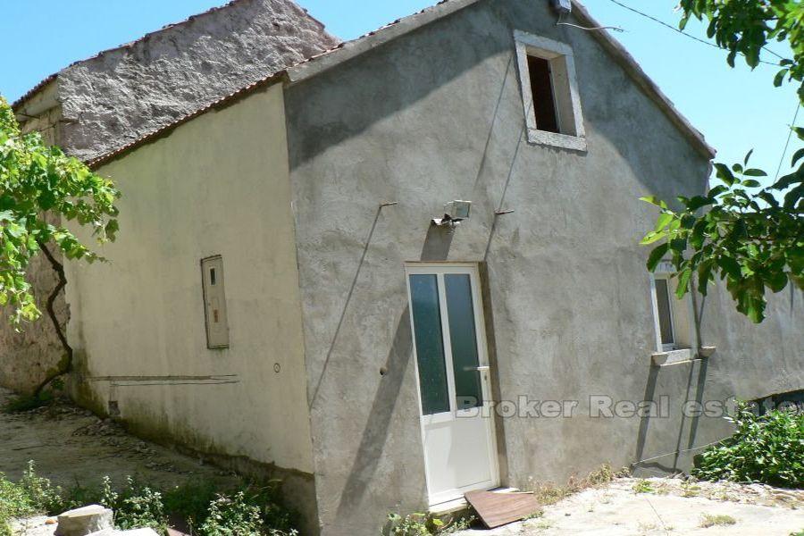 Starý kamenný dům o rozloze 36 m2