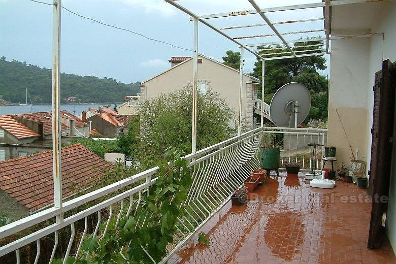 Kuća na južnoj strani otoka, na prodaju