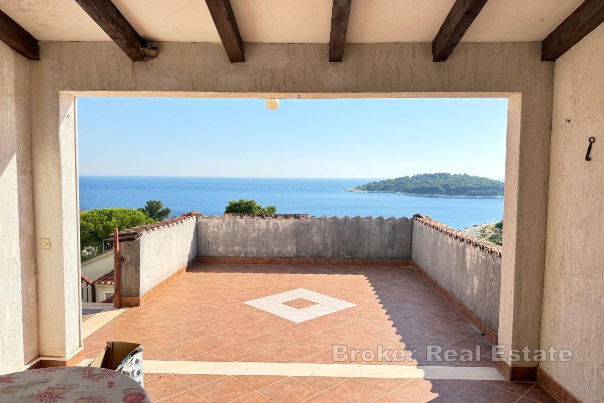 Spacieuse maison à 150 m de la plage avec vue imprenable