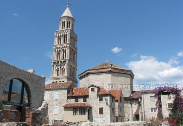 Eccezionale appartamento nel palazzo di Diocleziano