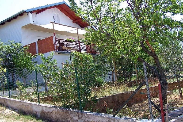 Casa su 3 piani, in vendita