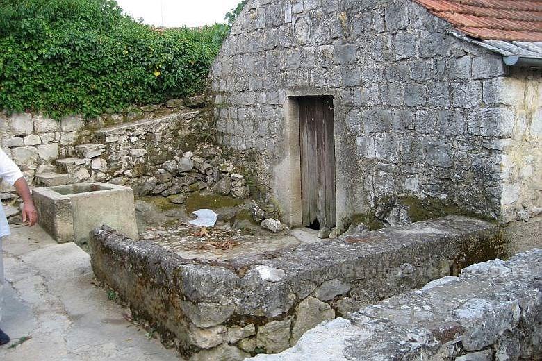 Kuća sa 168 m2 stambenog prostora, na prodaju