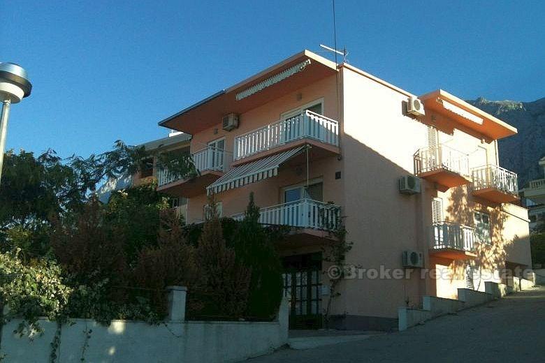 Apartment house with 3 floors, for sale
