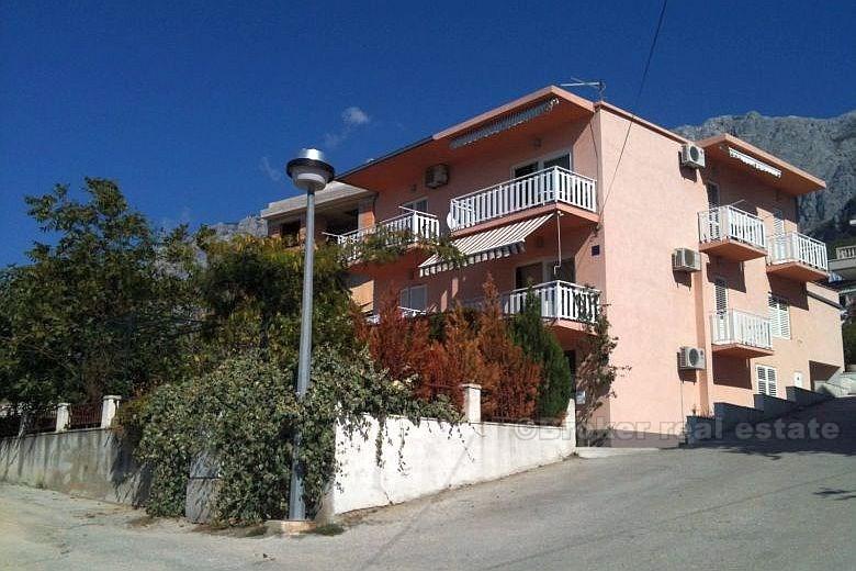 Apartment house with 3 floors, for sale