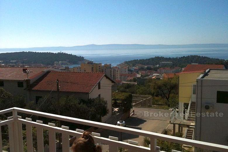 Apartment house with 3 floors, for sale