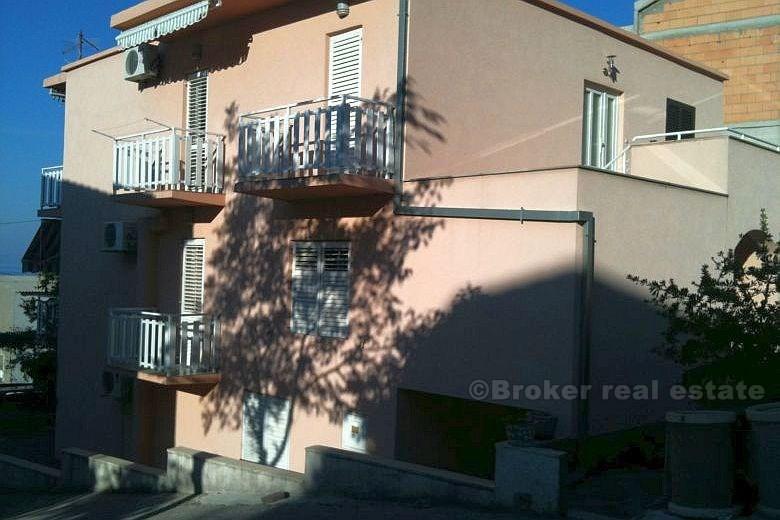 Apartment house with 3 floors, for sale
