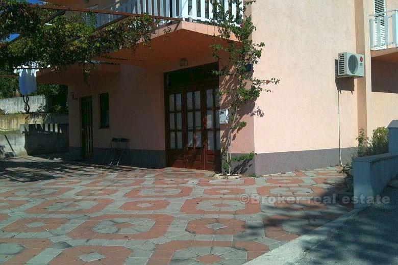 Hyreshus med 3 våningar, till salu