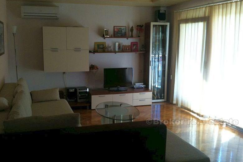 Hyreshus med 3 våningar, till salu