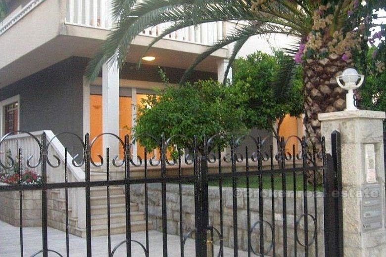 Commercial space on the ground floor, rented out