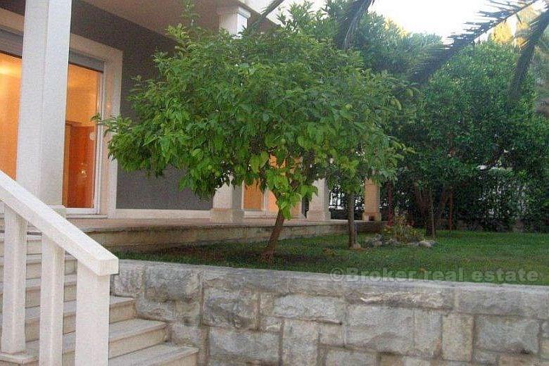 Commercial space on the ground floor, rented out