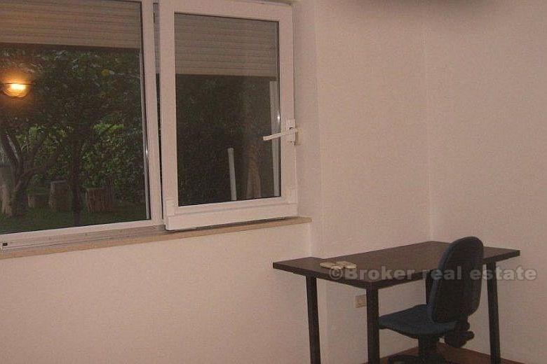 Espace commercial au rez-de-chaussée, à louer