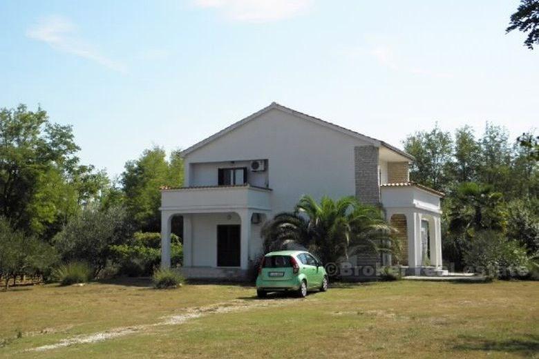 La maison avec 4 appartements, à vendre