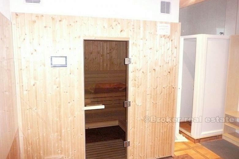 Hotel u sportskoj luci, na prodaju