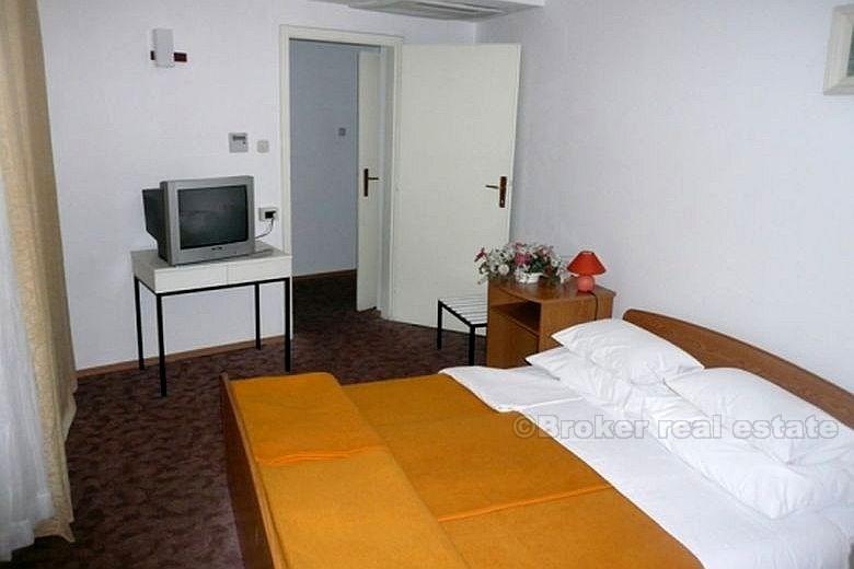 Hotel nel porto sportivo, in vendita
