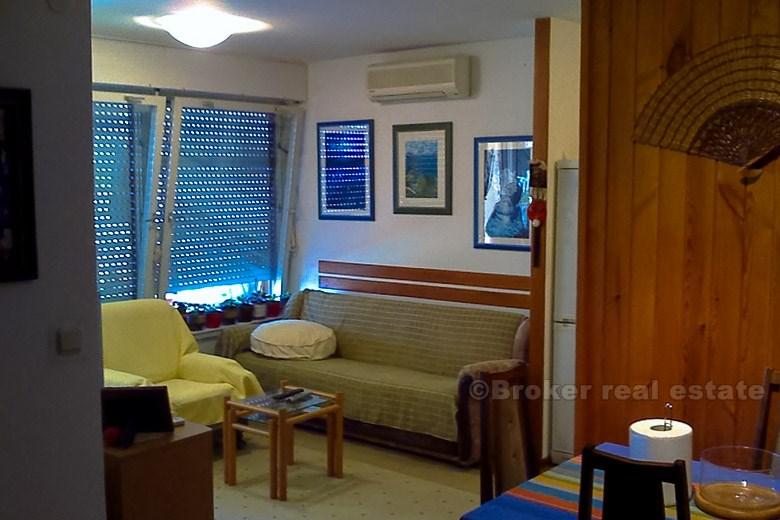 Appartement à deux chambres, à vendre