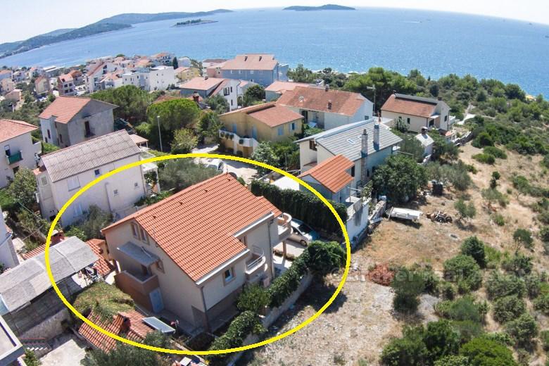 Hus på 2 våningar, till försäljning