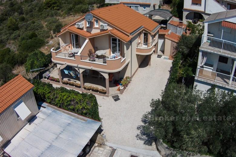 Casa su 2 piani, in vendita