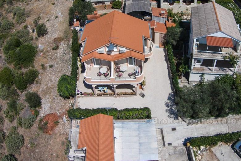 Haus auf 2 Etagen, zum Verkauf