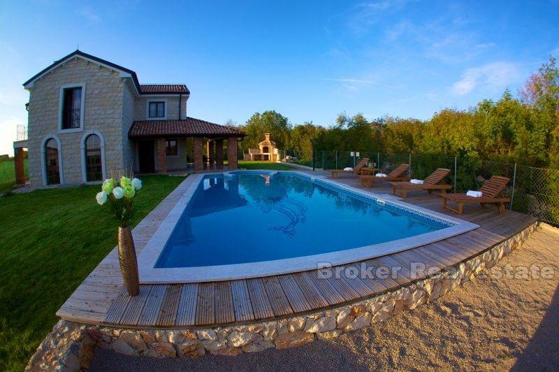 Nuova casa di pietra, in vendita