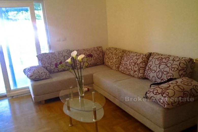 W pełni umeblowany apartament z dwoma sypialniami