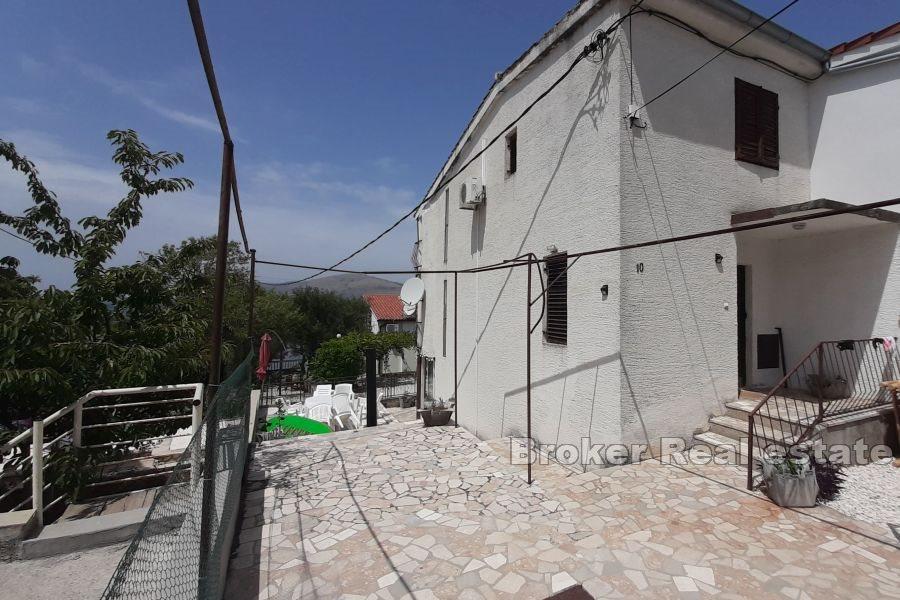 Kuća na dvije etaže, na prodaju