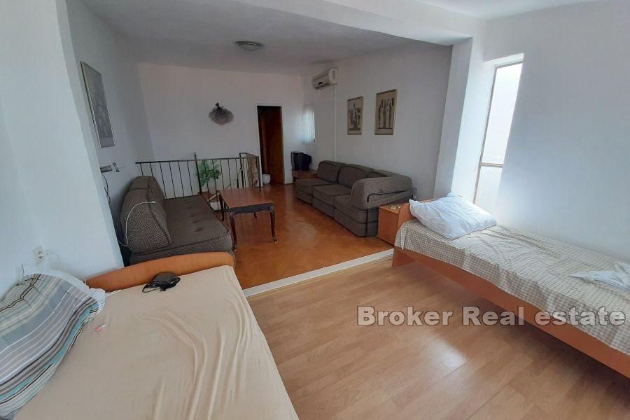 Maison de deux étages, à vendre