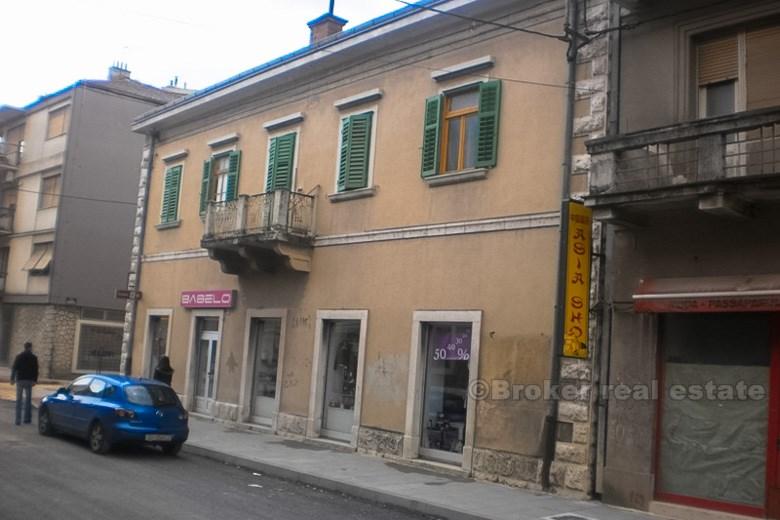Velika kuća na 500 m2, na prodaju