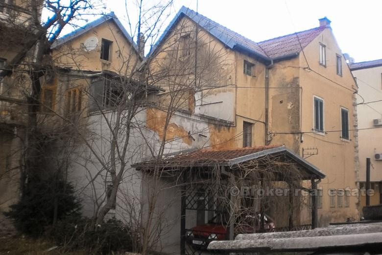 Velika kuća na 500 m2, na prodaju