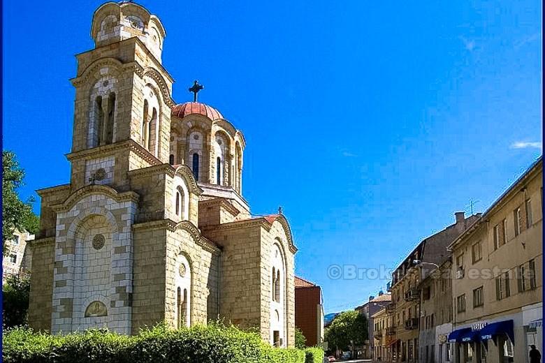 Velika kuća na 500 m2, na prodaju