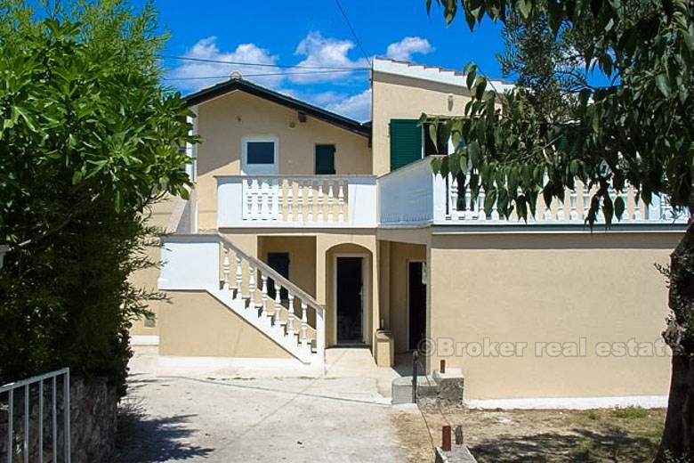 Semi-detached house in the first row to the sea