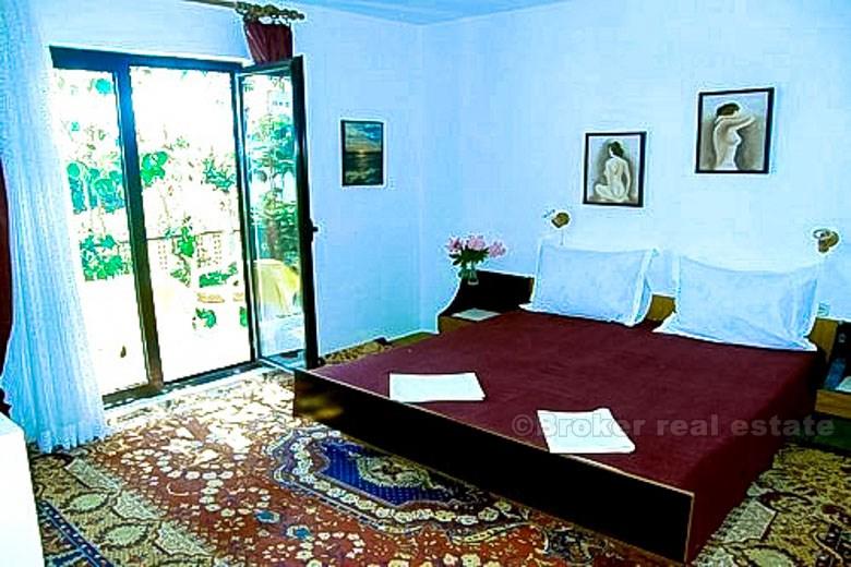 Maison avec deux appartements, à vendre