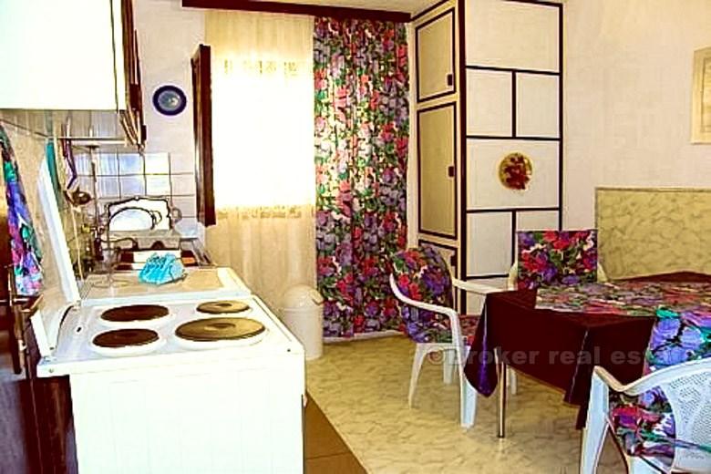 Maison avec deux appartements, à vendre