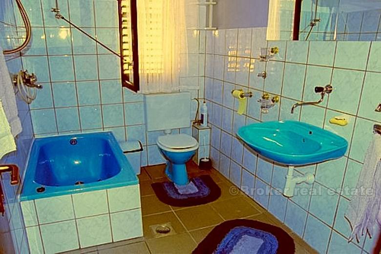 Maison avec deux appartements, à vendre