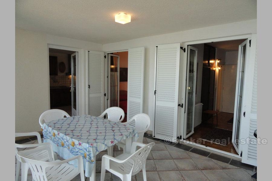 Dwupokojowe mieszkanie w pierwszym rzędzie do morza