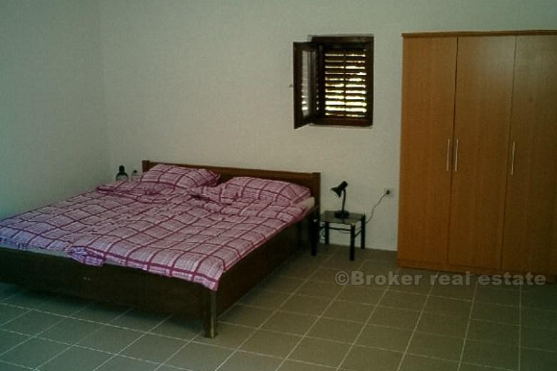Dom z dwoma apartamentami