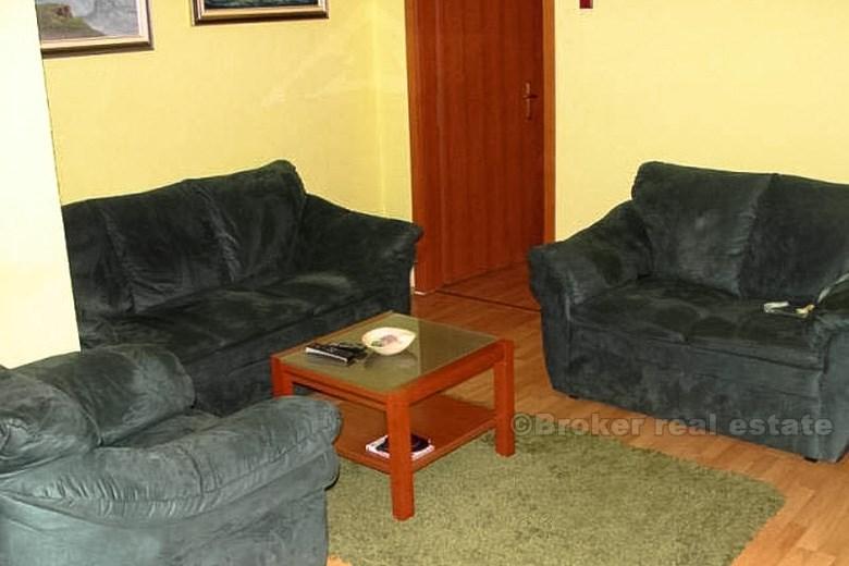 Nově postavený dům v první řadě k moři