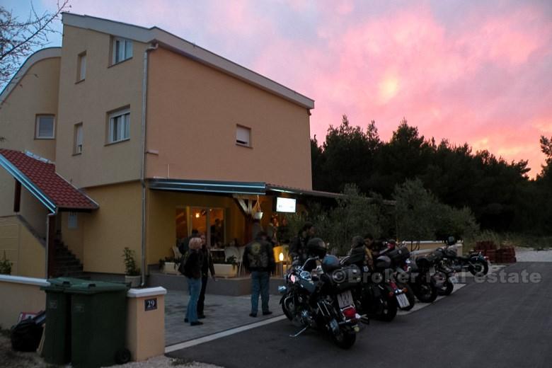 Hotell i populært turistmål, for salg
