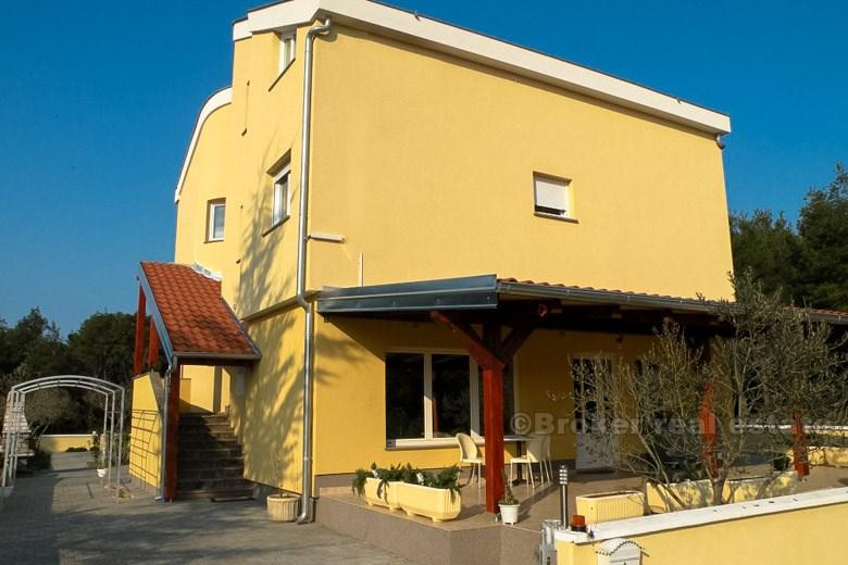 Hotell i populært turistmål, for salg