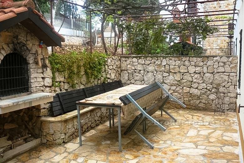 Lijepa obiteljska kuća na dva kata